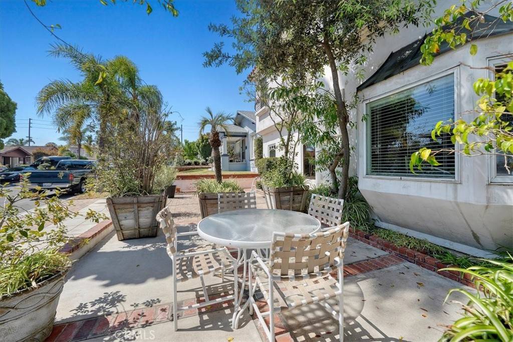 Long Beach, CA 90814,377 Roycroft AVE