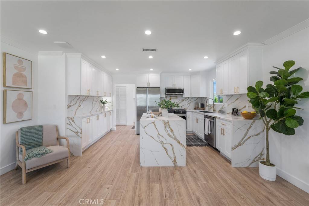 Brea, CA 92821,212 Oak PL