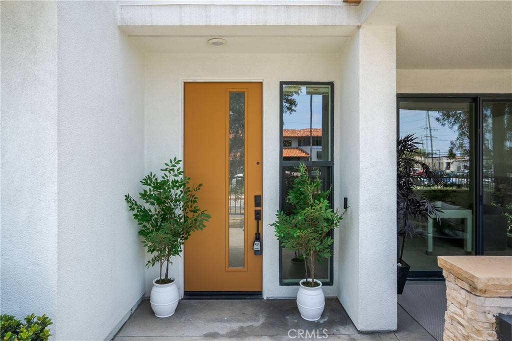 Costa Mesa, CA 92627,687 W 17th ST