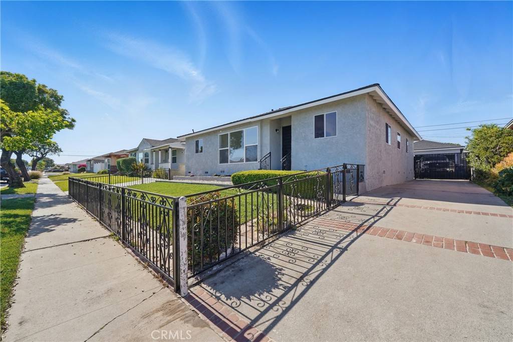 Compton, CA 90222,1509 W 138th ST