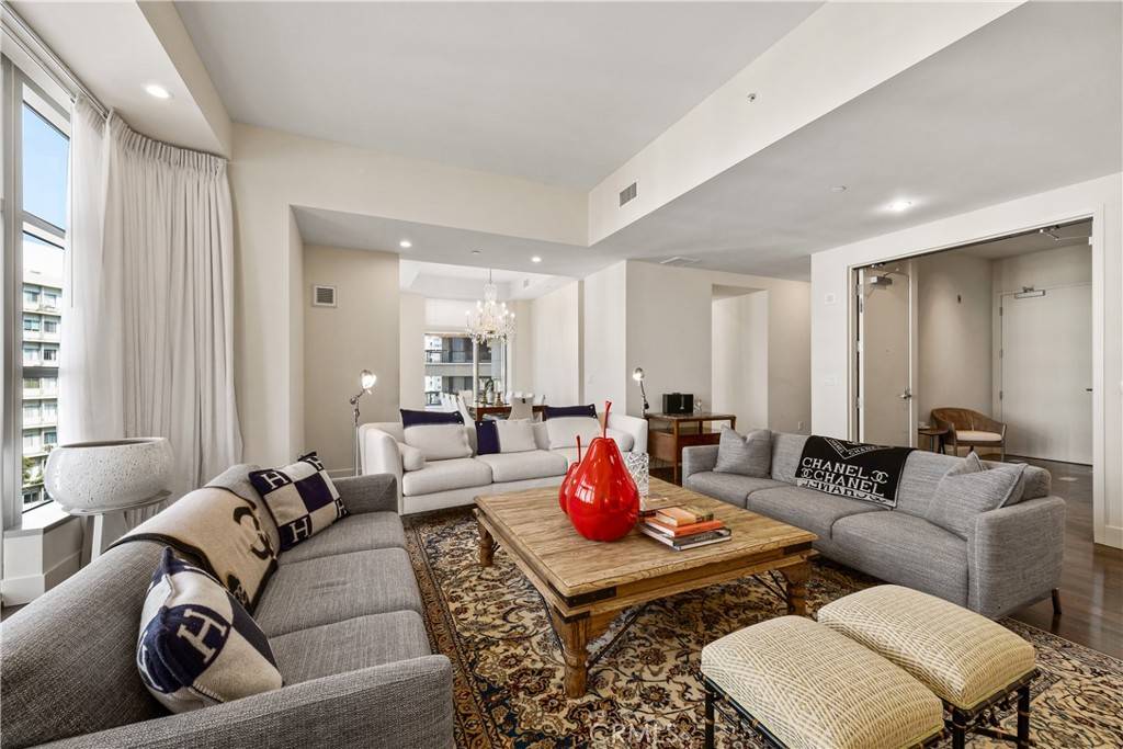 Los Angeles, CA 90024,10776 Wilshire BLVD #901