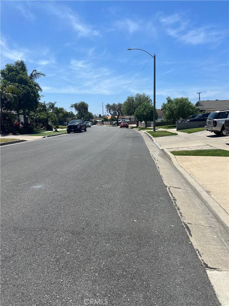 Santa Ana, CA 92704,2306 S Rene DR