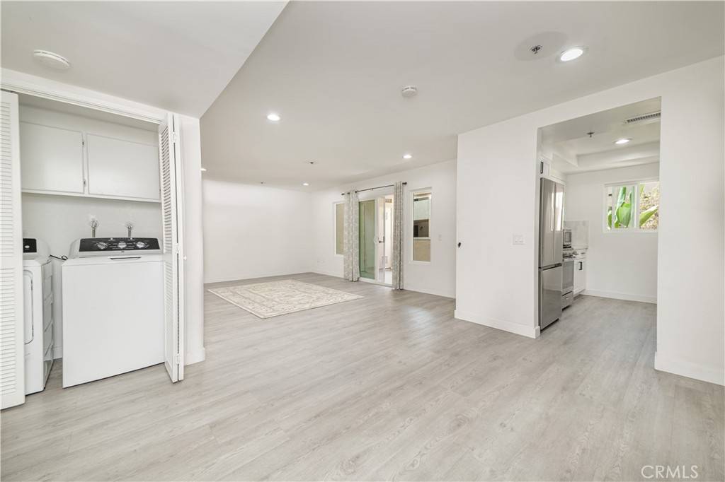 Lakewood, CA 90715,12141 Centralia ST #208