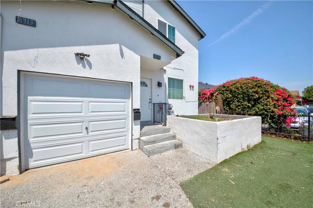 Los Angeles, CA 90002,8711 Mckinley PL
