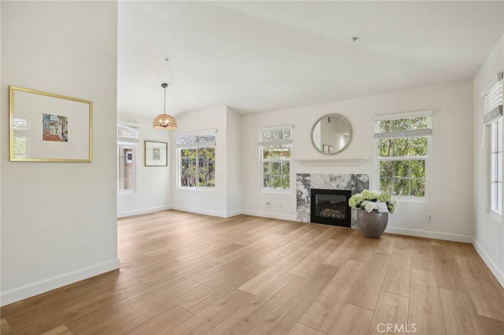 Tustin, CA 92782,119 Gallery WAY