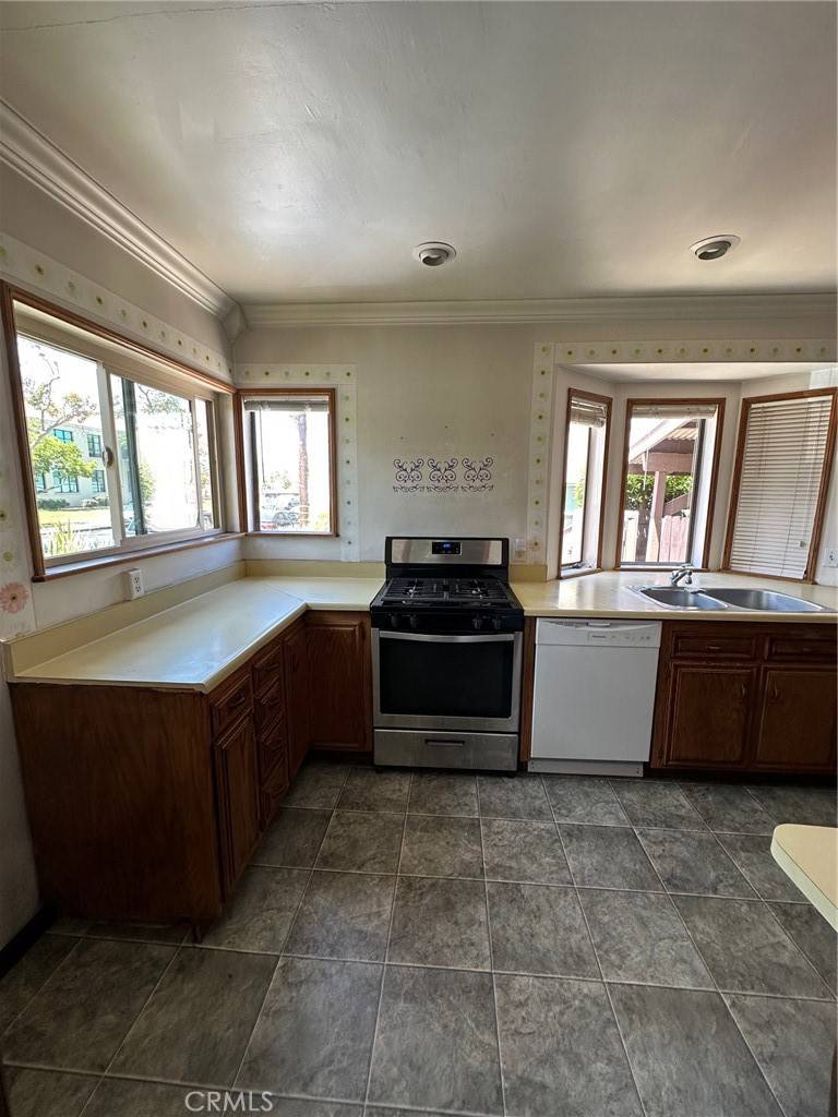 Long Beach, CA 90804,4531 E 10th ST