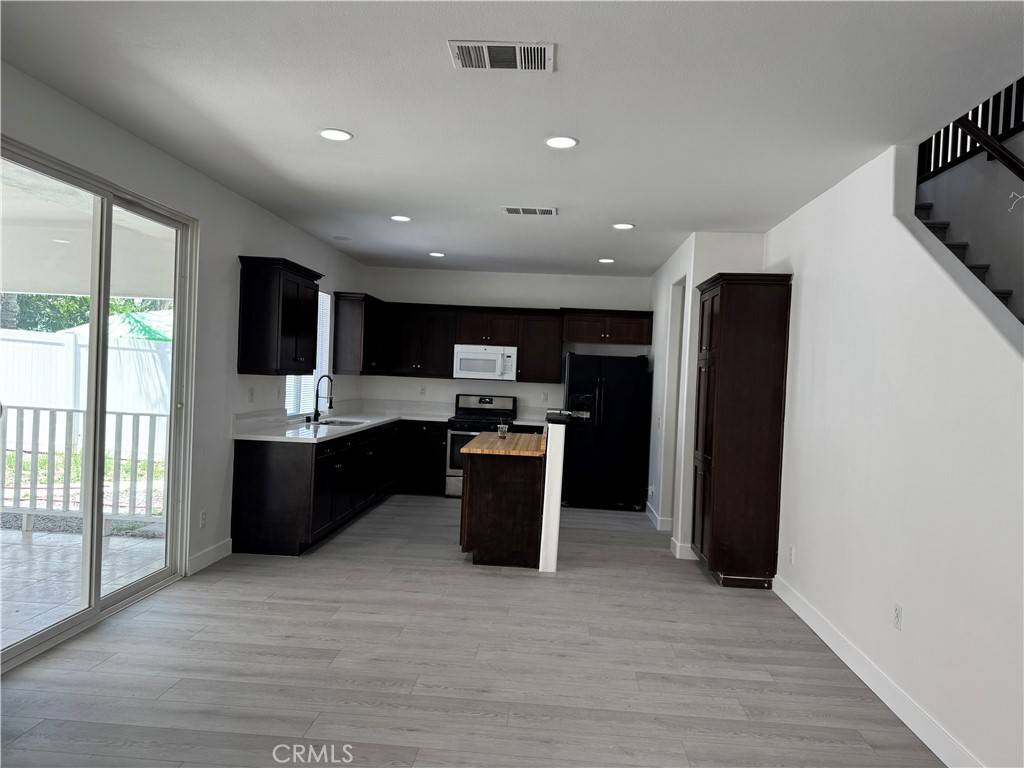 Perris, CA 92570,1416 Plaza WAY