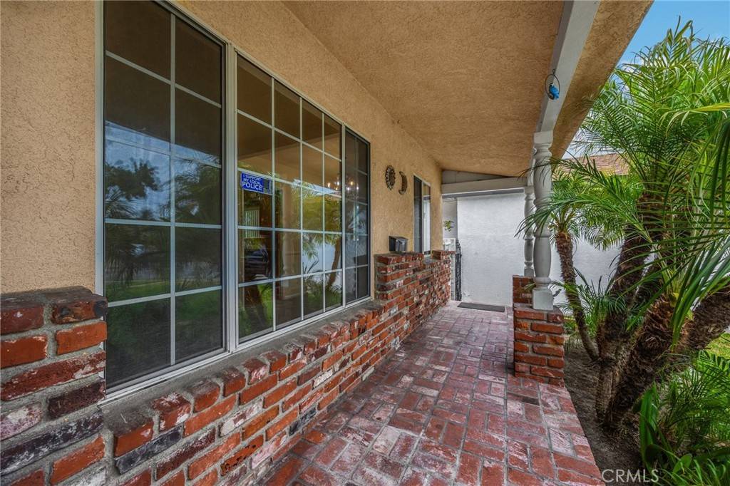 South Gate, CA 90280,10815 Amery AVE