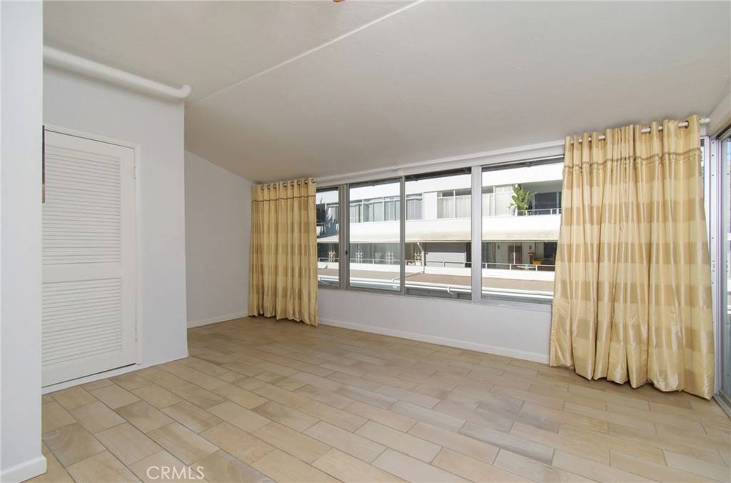 La Jolla, CA 92037,2368 Torrey Pines RD #61