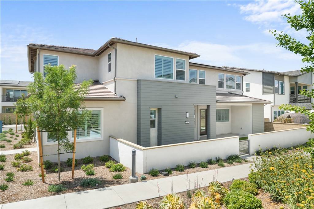 Irvine, CA 92618,240 Sora