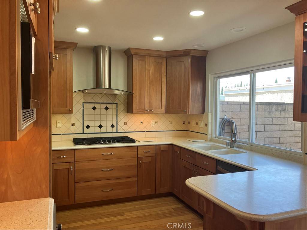Westminster, CA 92683,5042 Hampton CT