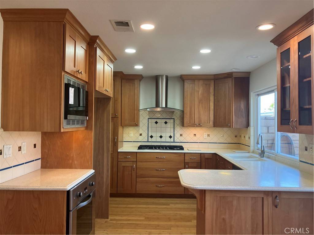 Westminster, CA 92683,5042 Hampton CT