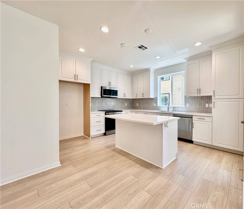 Anaheim, CA 92806,2440 E Agave st #1