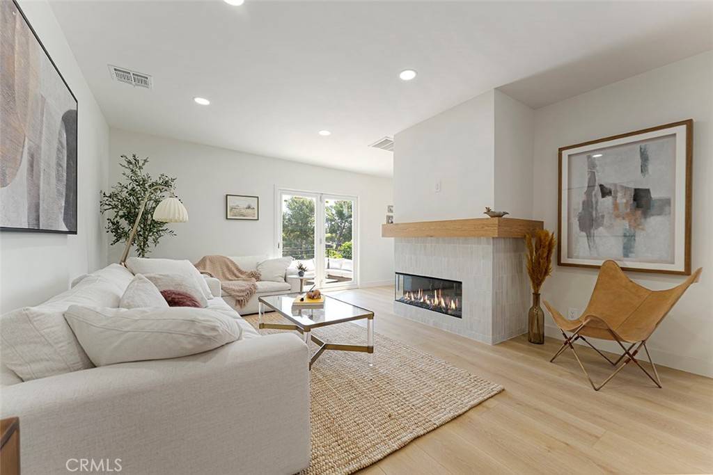 Los Angeles, CA 90065,981 Nordica DR