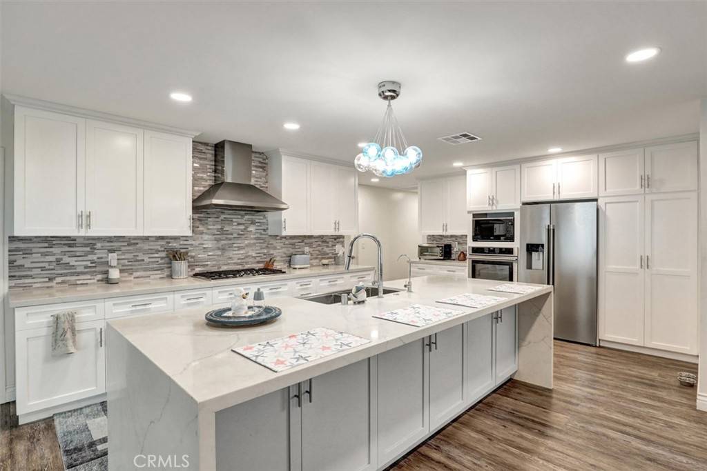 Los Alamitos, CA 90720,12081 Martha Ann DR