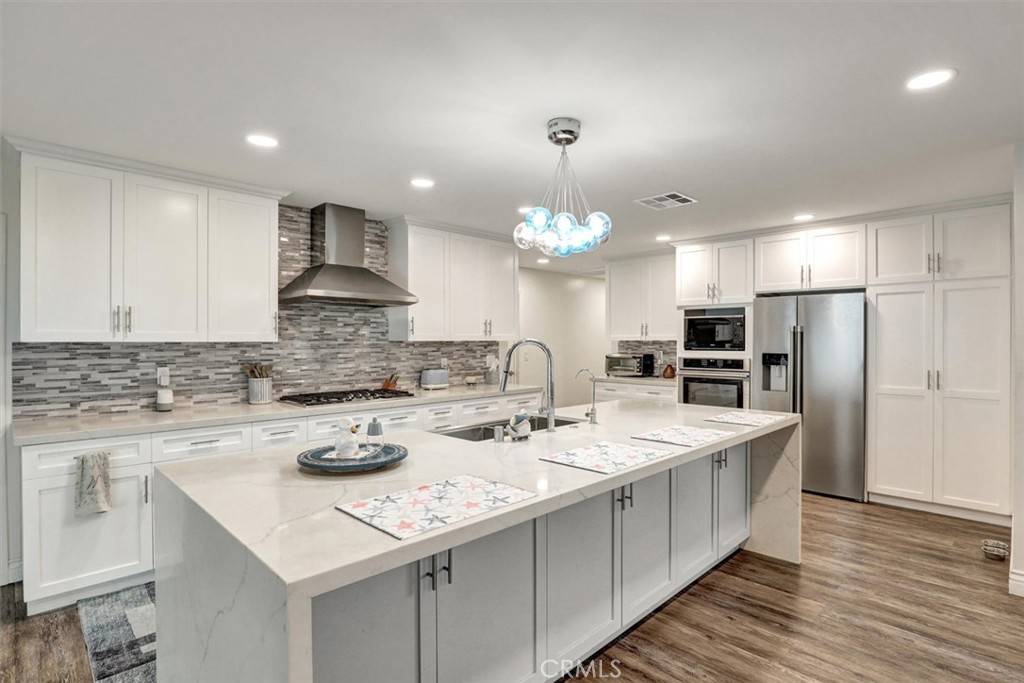 Los Alamitos, CA 90720,12081 Martha Ann DR