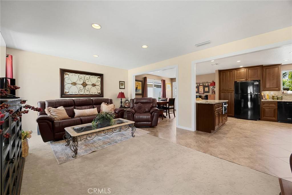 Placentia, CA 92870,910 Huggins AVE
