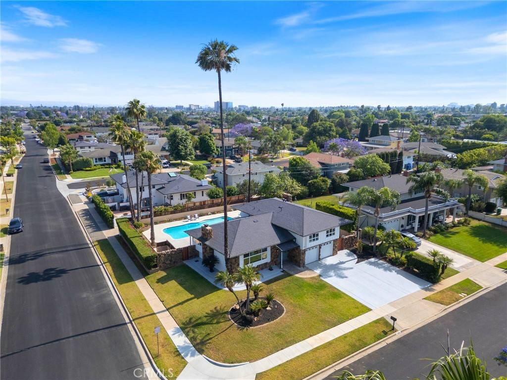 North Tustin, CA 92705,17592 Rainier DR