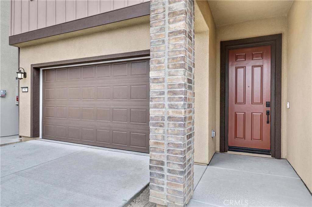 Irvine, CA 92618,252 Lily Loop