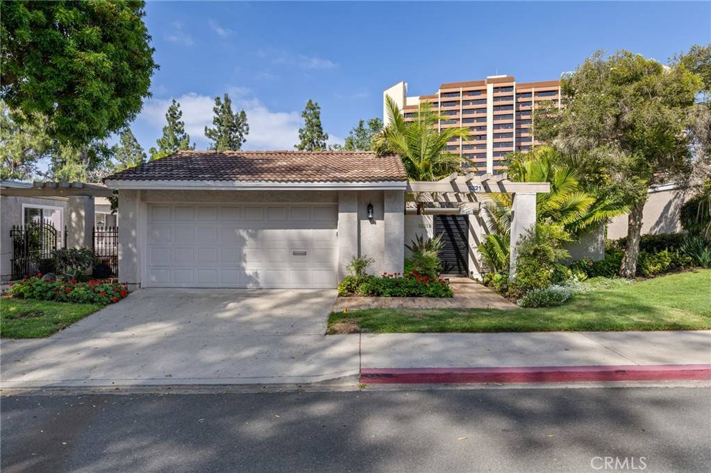 Laguna Woods, CA 92637,5321 Bahia Blanca W #B