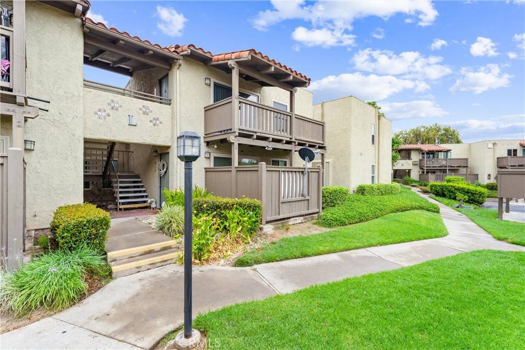 Santa Ana, CA 92701,1345 Cabrillo Park DR #L16