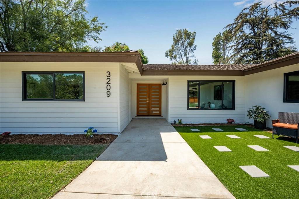Fullerton, CA 92835,3209 Lakeknoll Drive