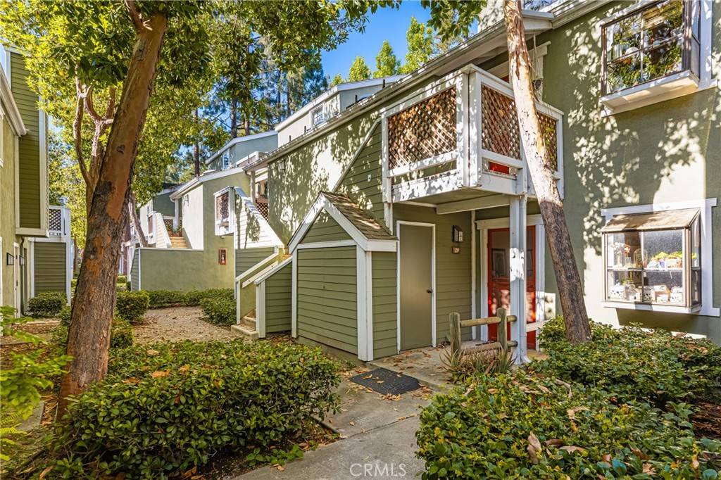 Orange, CA 92866,700 E Lake DR #80