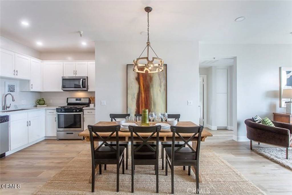 North Hollywood, CA 91605,6938 Laurel Canyon BLVD #214