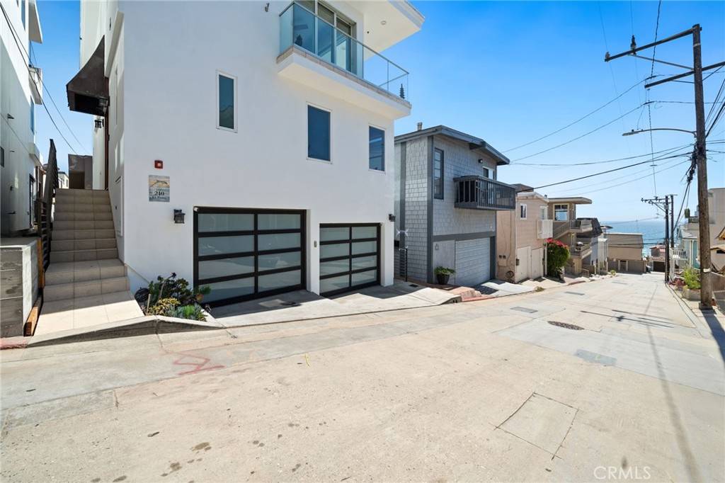 Manhattan Beach, CA 90266,210 El Porto ST