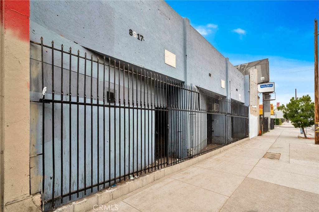 Los Angeles, CA 90044,8915 S Vermont AVE