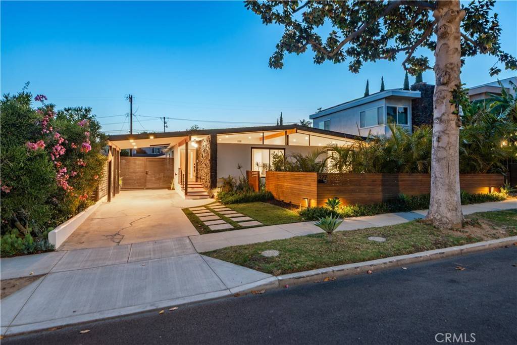 Long Beach, CA 90814,377 Flint AVE