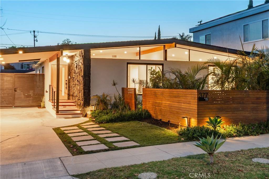 Long Beach, CA 90814,377 Flint AVE