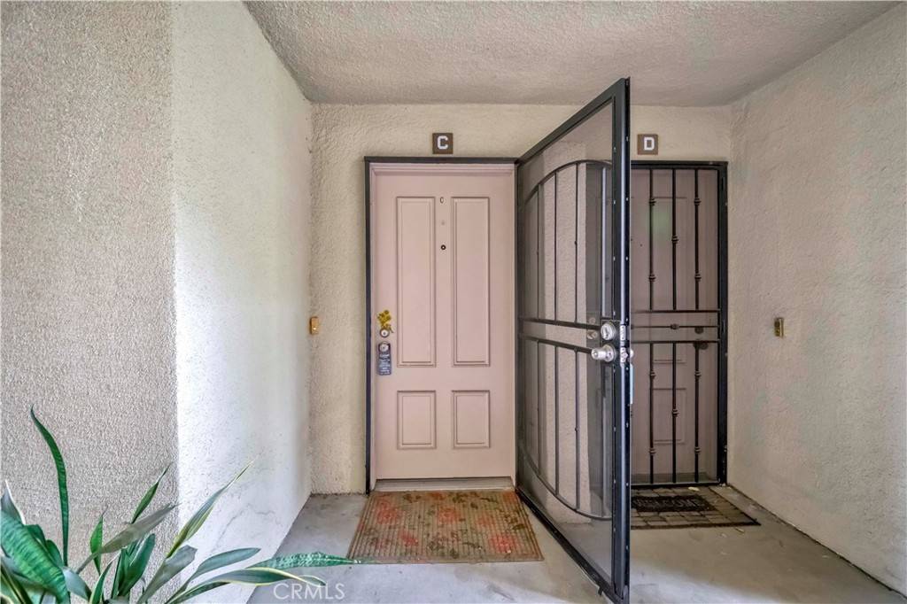 La Mirada, CA 90638,13602 La Jolla CIR #16-C