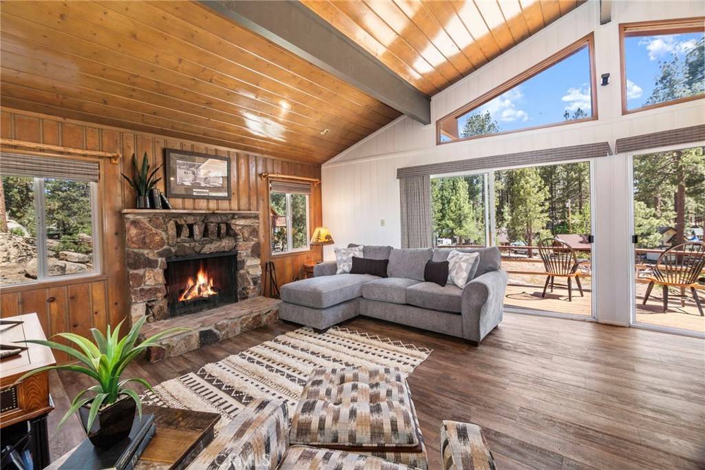 Big Bear Lake, CA 92315,39335 Lark RD
