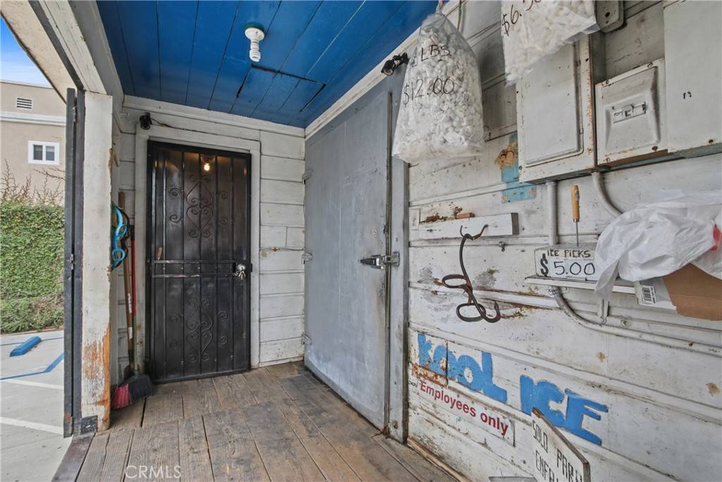 Compton, CA 90220,911 N Alameda