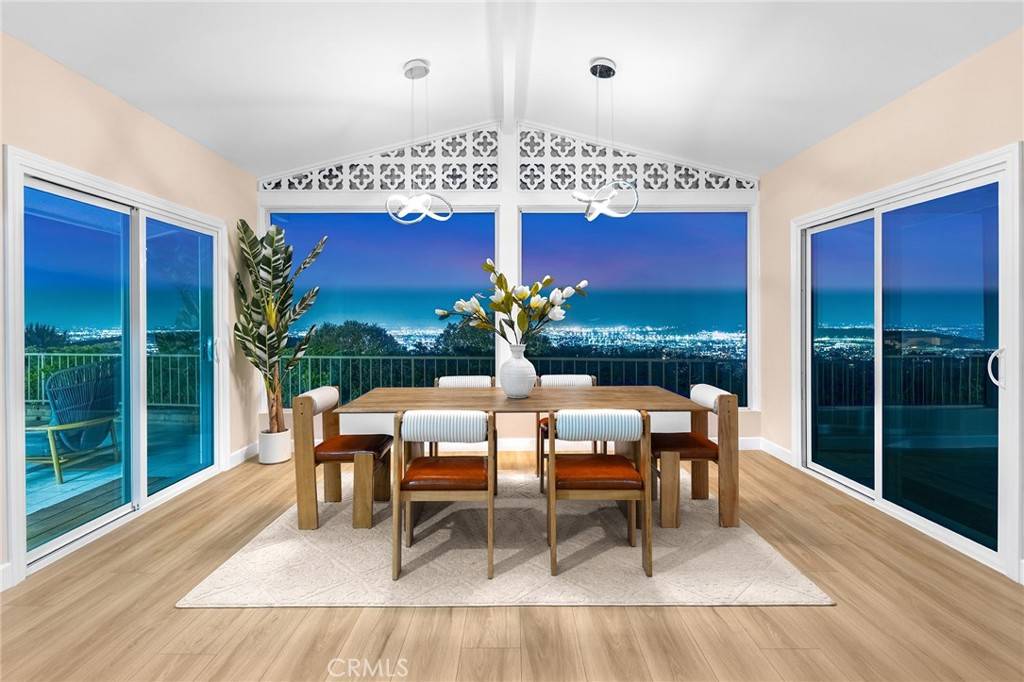 Rancho Palos Verdes, CA 90275,29805 Knoll View DR