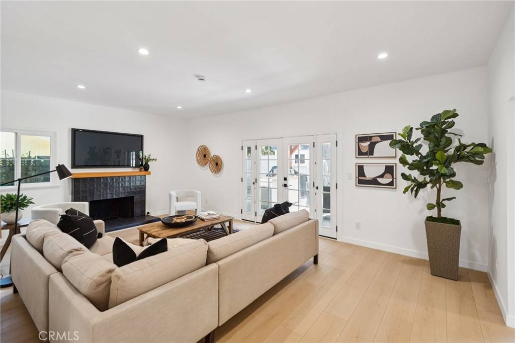 West Hills, CA 91304,23509 Community ST