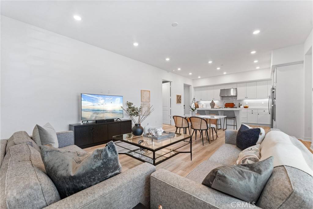 Irvine, CA 92618,167 Sash