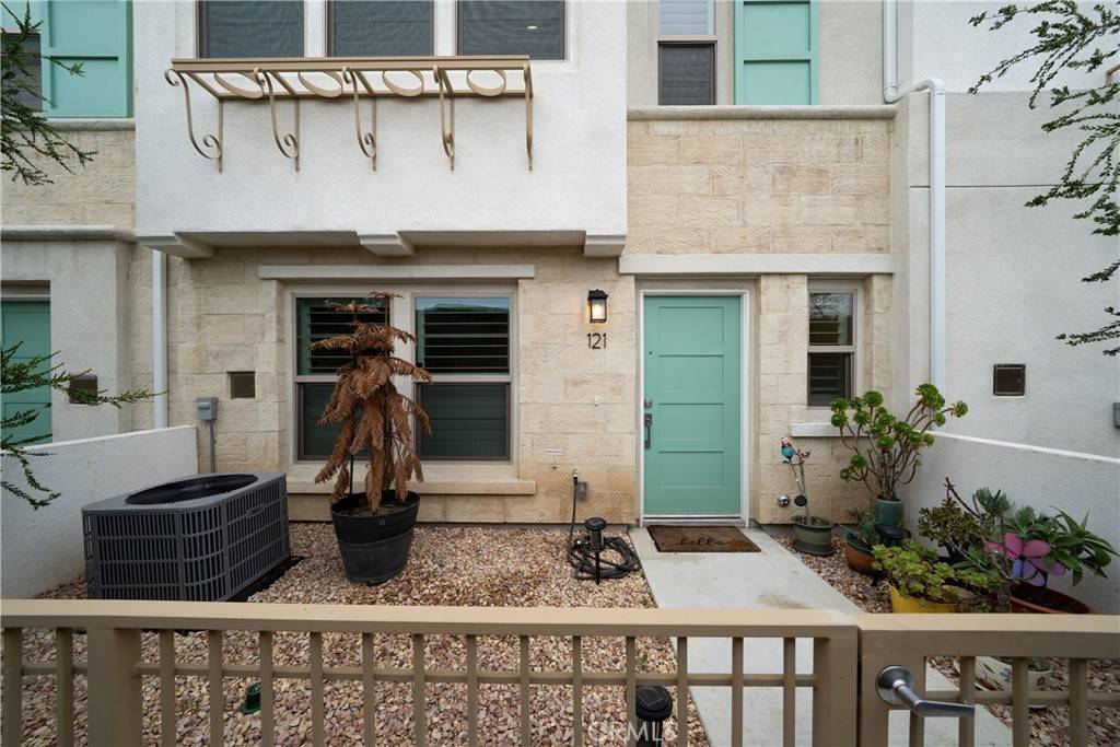 La Habra, CA 90631,121 E Knox DR