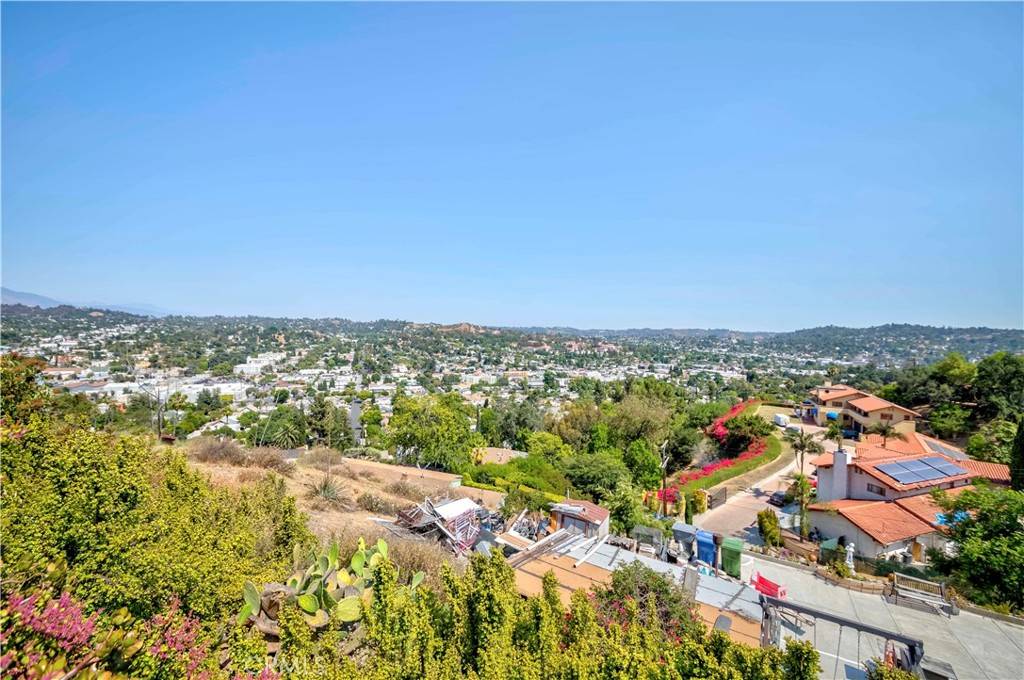 Los Angeles, CA 90065,2522 Kerwin PL
