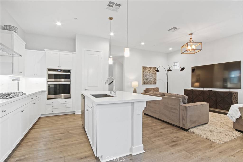 Inglewood, CA 90301,660 Daniel Freeman CIR