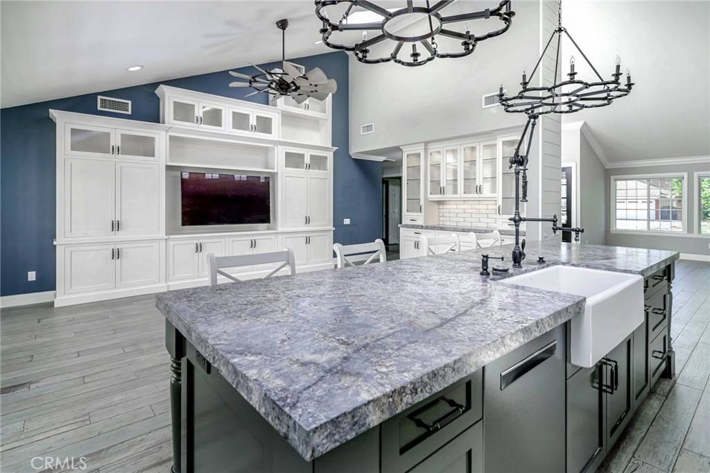 Brea, CA 92821,777 Oak Knoll ST