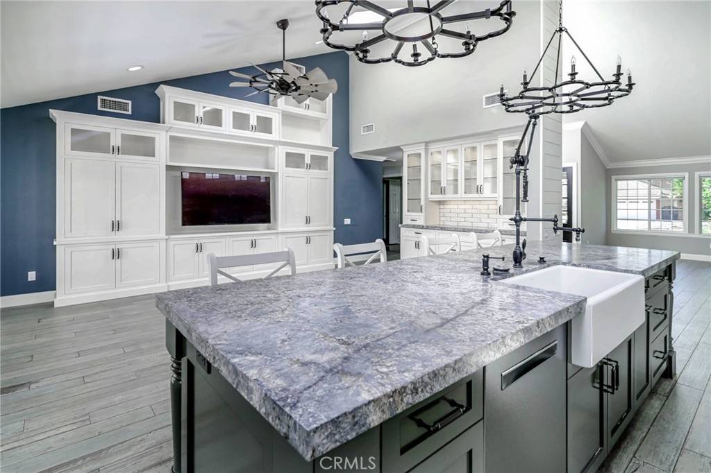 Brea, CA 92821,777 Oak Knoll ST