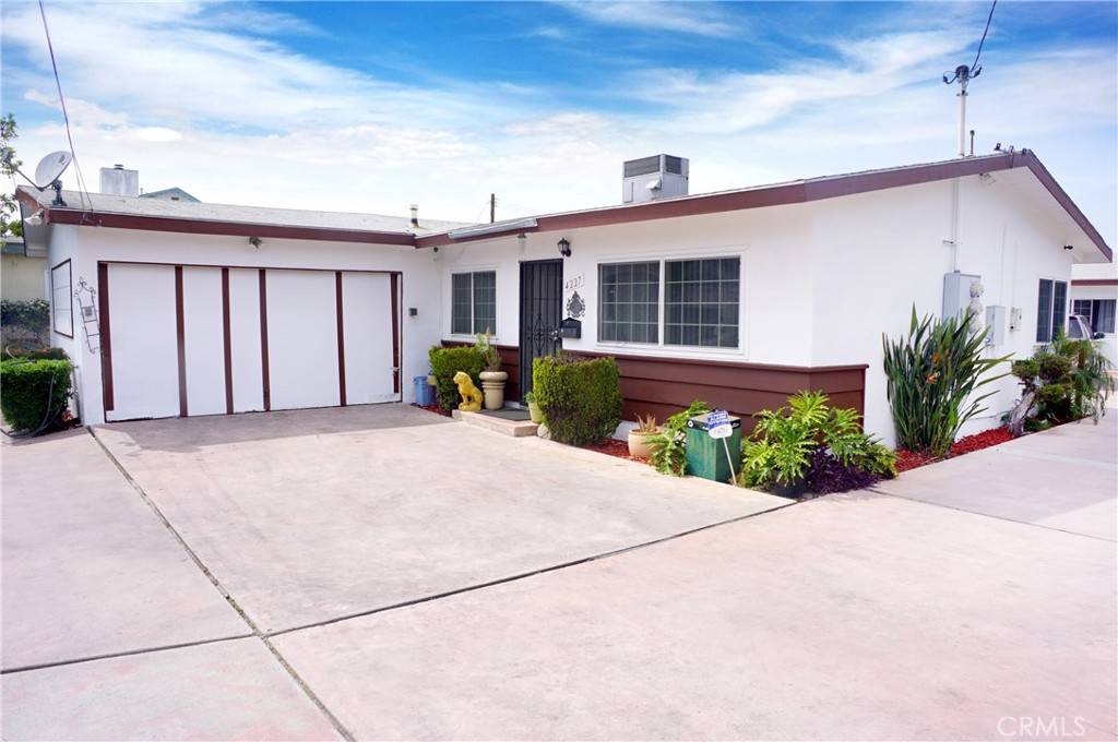 Inglewood, CA 90304,4227 W 107th ST