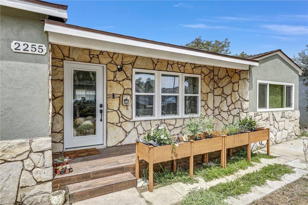Long Beach, CA 90810,2255 Cota Ave