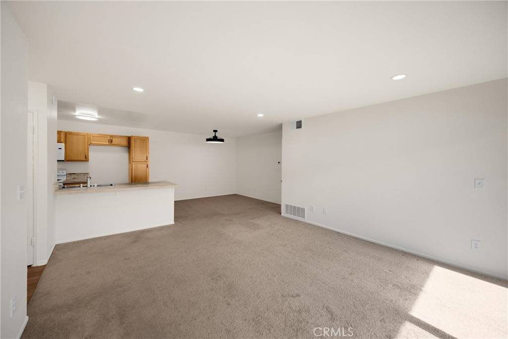 Santa Ana, CA 92704,2521 W Sunflower AVE #R8