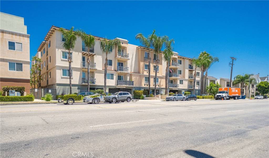 Van Nuys, CA 91405,13941 Sherman WAY #205