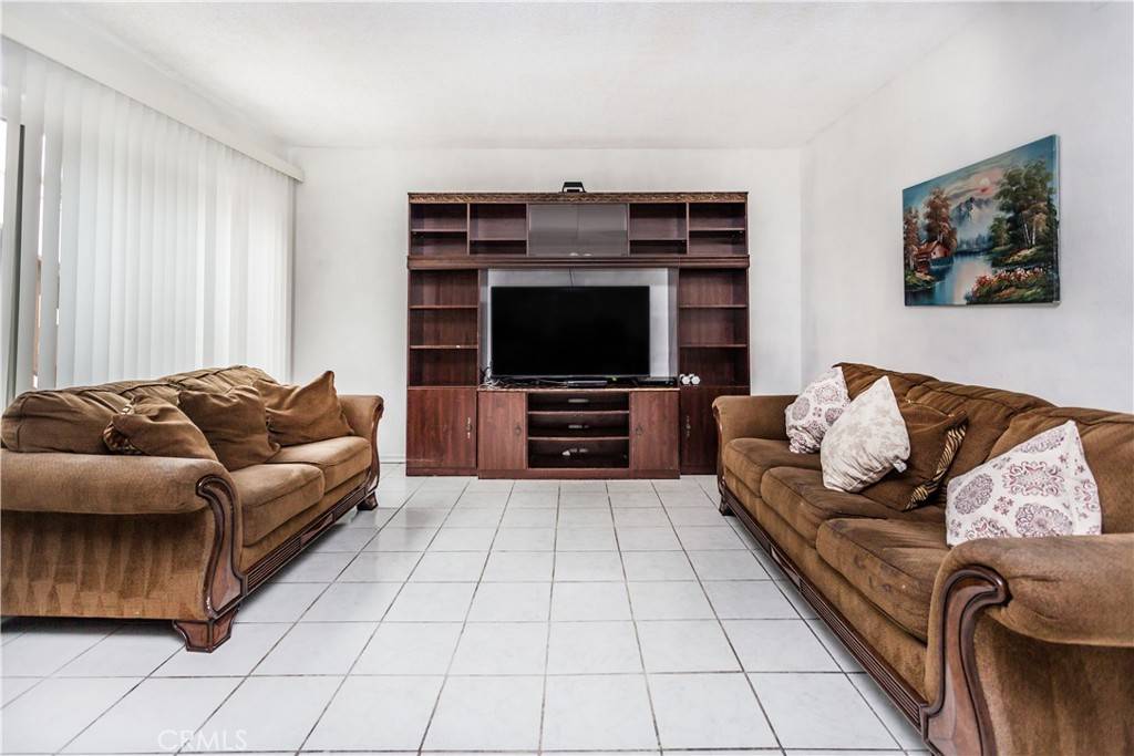 Anaheim, CA 92805,967 S Citron ST #3