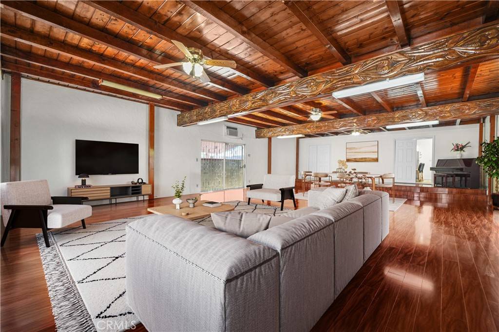 Los Angeles, CA 90038,1067 N Wilton PL