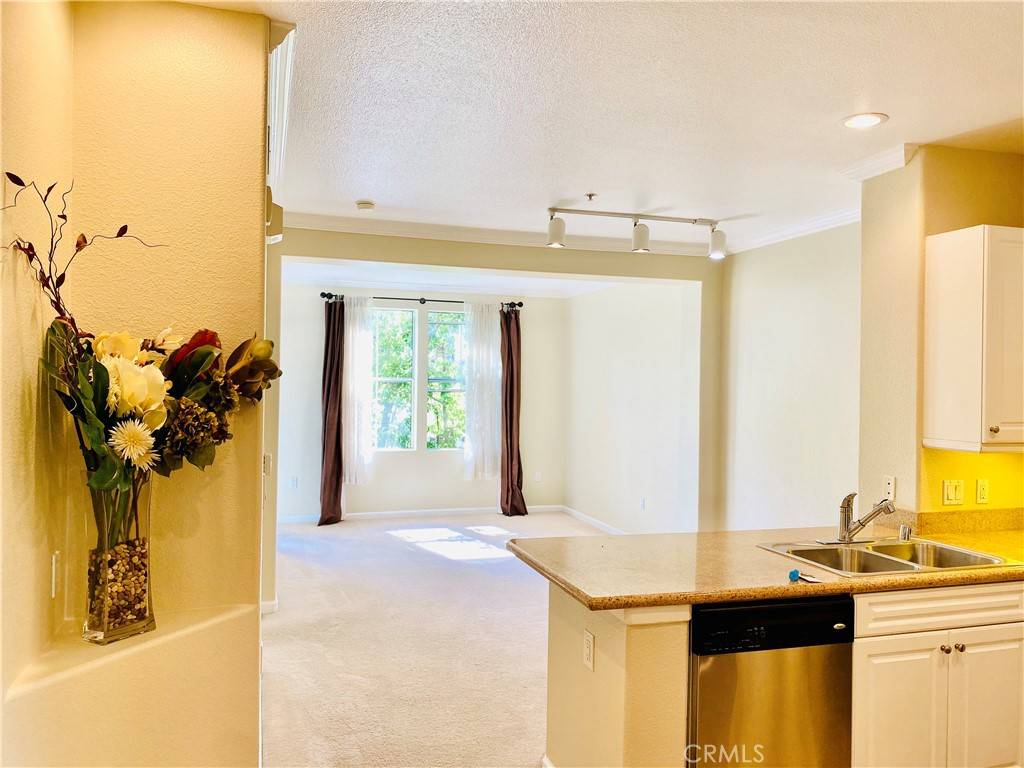 Irvine, CA 92612,3207 Watermarke PL